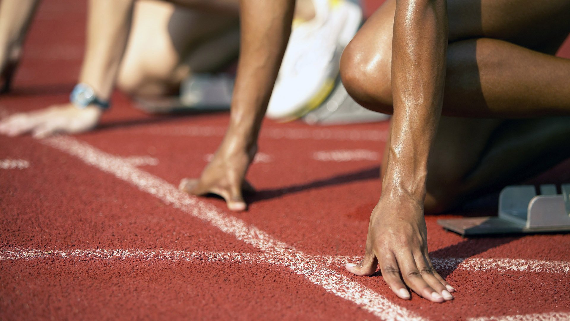 多场比赛延期,球迷心急等待比赛重启,球赛延迟半全场怎么算