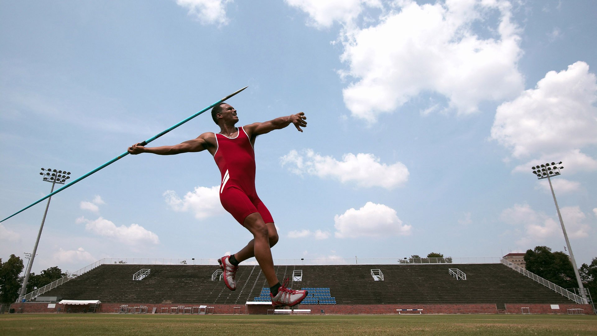热刺主打速度优势拉开防线缺口,热刺打的是什么阵型